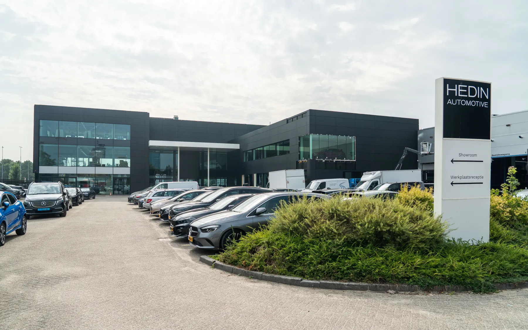 Buitenkant van een vestiging van Hedin Automotive